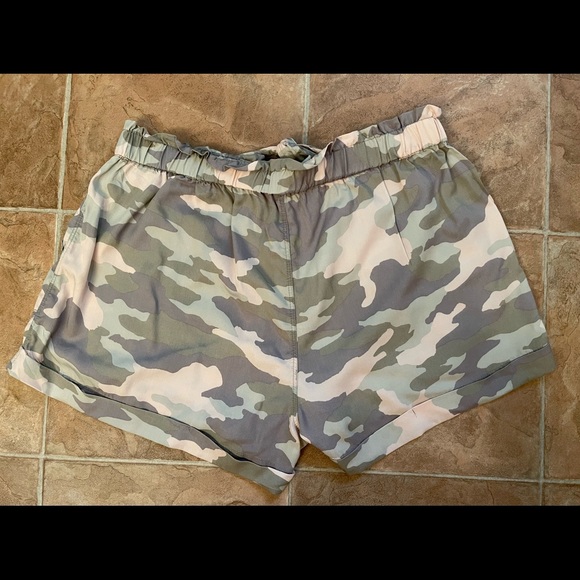 Aerie Camouflage Tie Front Shorts XL - Picture 3 of 3
